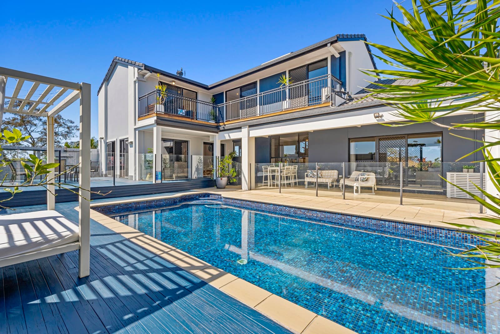 15 Kula Close, Benowa, Benowa — photo 1 of 5