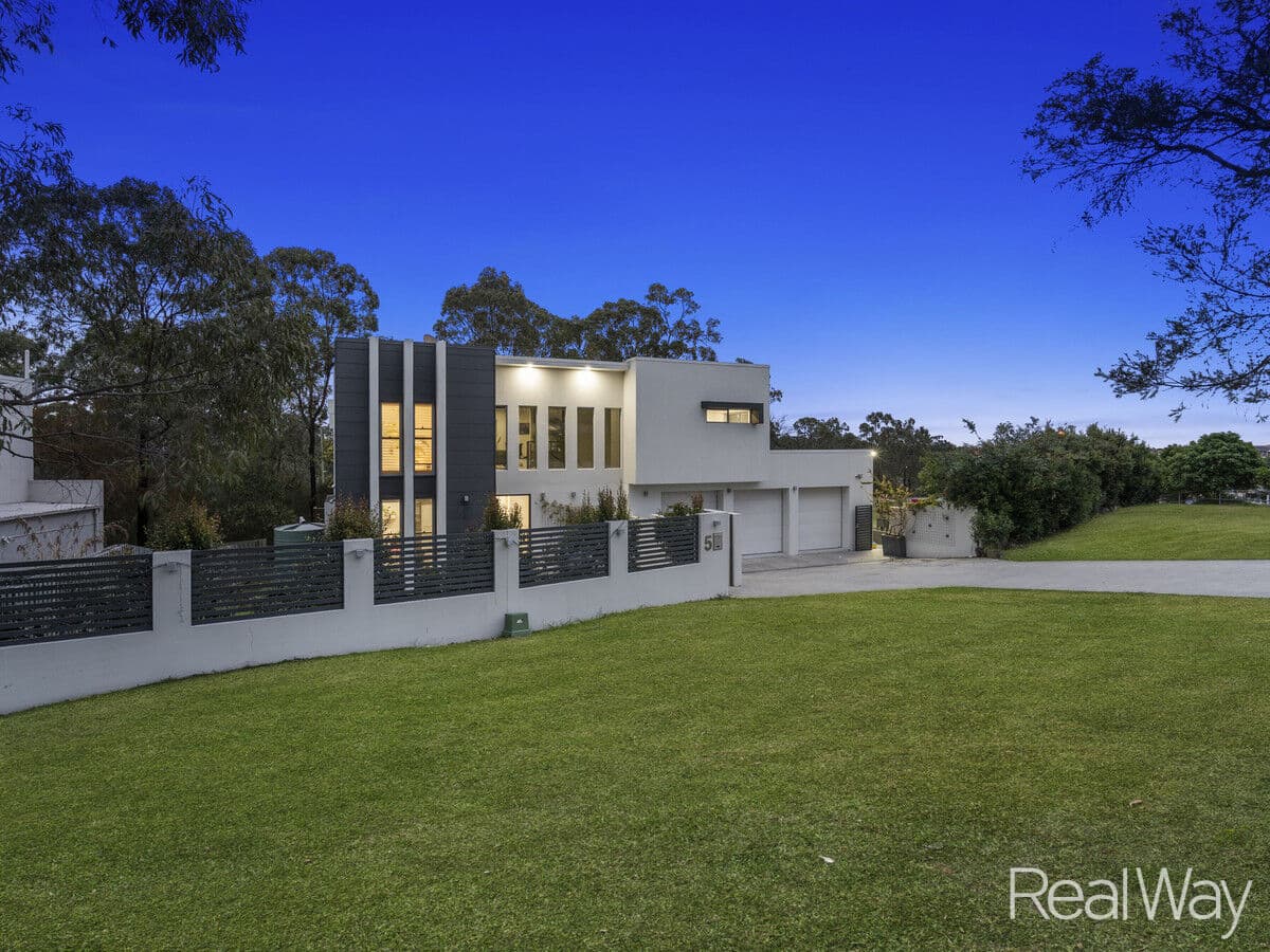 5 Ironbark Street, Carindale — photo 1 of 5