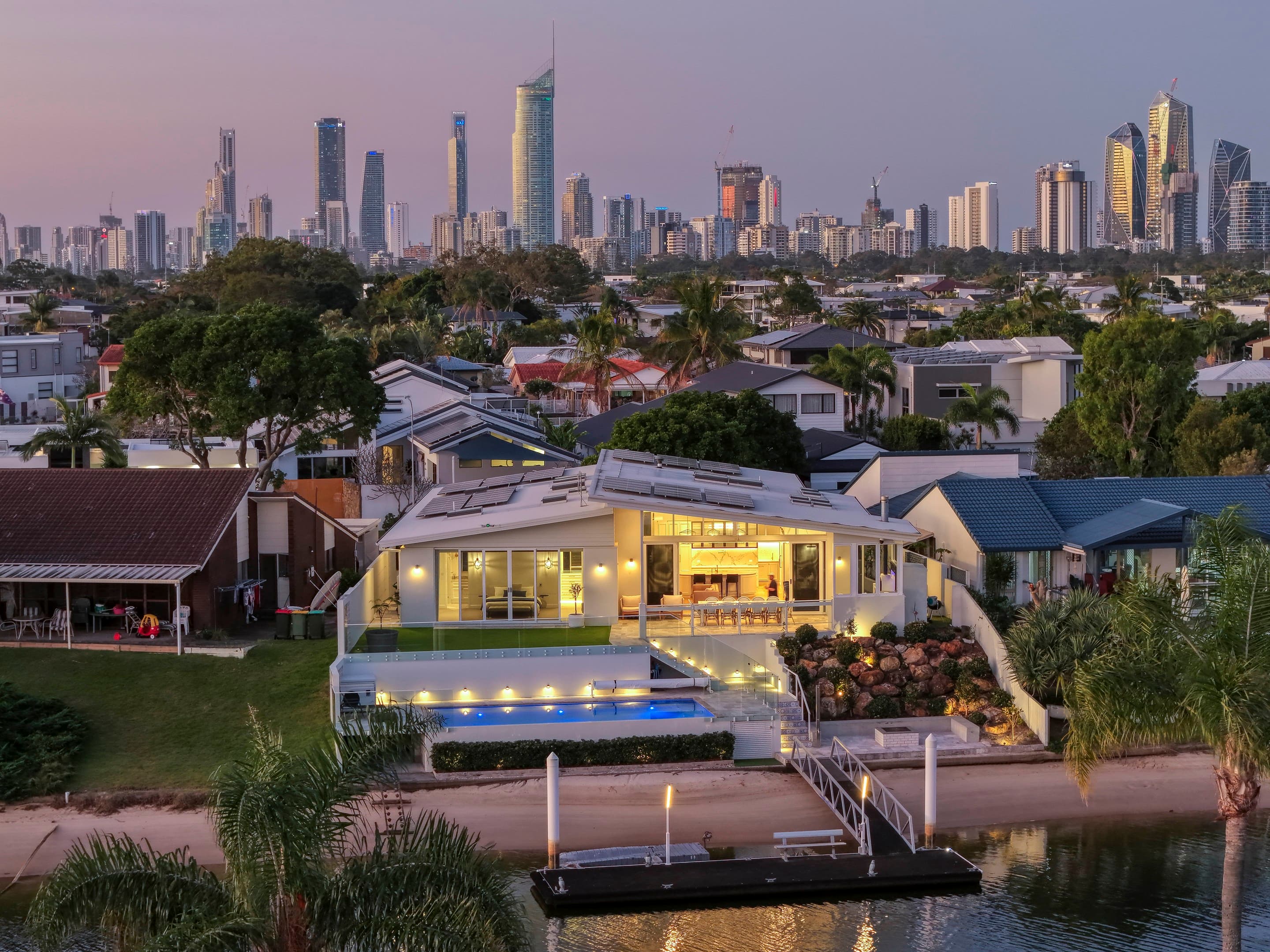 14 Alma Street, Broadbeach Waters — photo 1 of 5