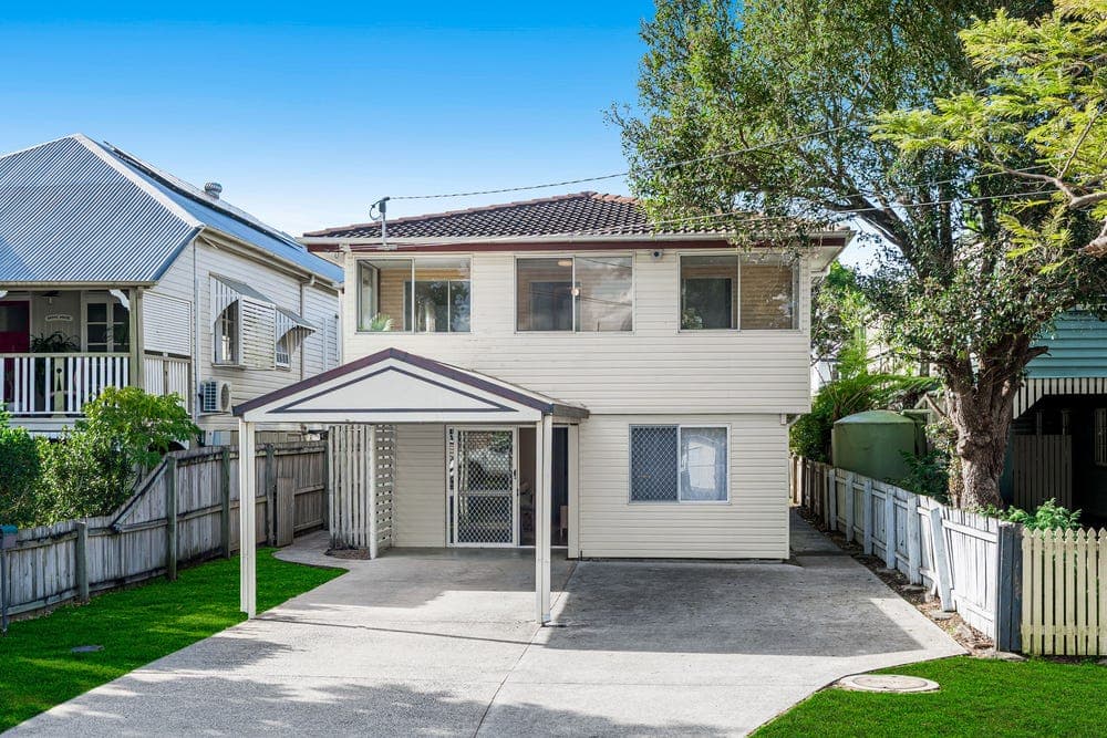 21 Moreton Avenue, Wynnum — photo 1 of 5