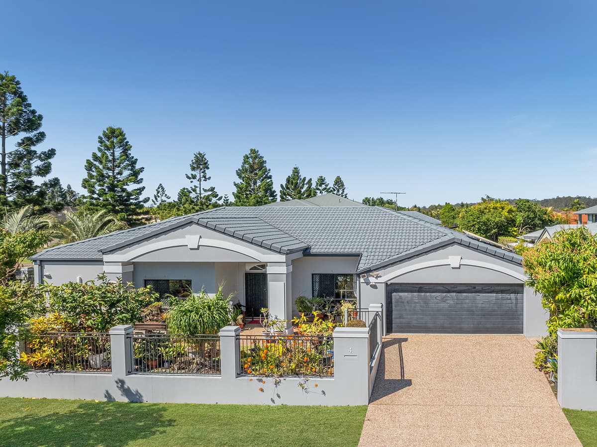 4 Furness Crescent, Sinnamon Park — photo 1 of 5