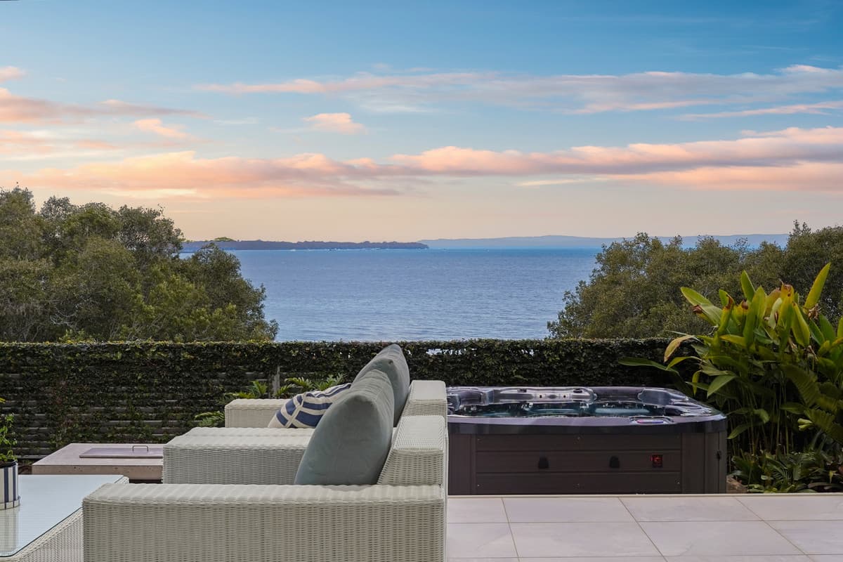 10 Broadwater Terrace, Redland Bay — photo 1 of 5