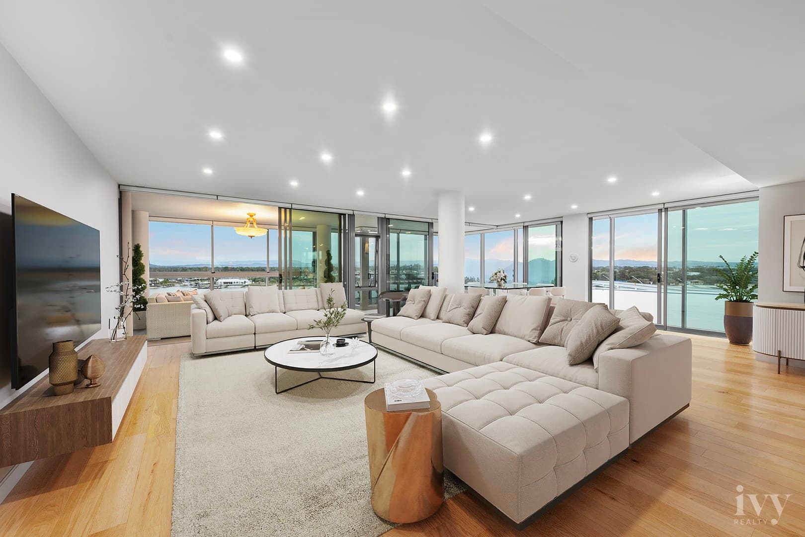 31602/2 Ephraim Island, Paradise Point — photo 1 of 5