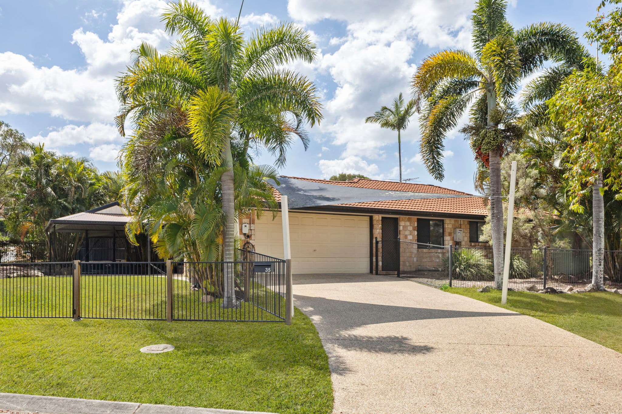 35 Warrego Crescent, Murrumba Downs — photo 1 of 5