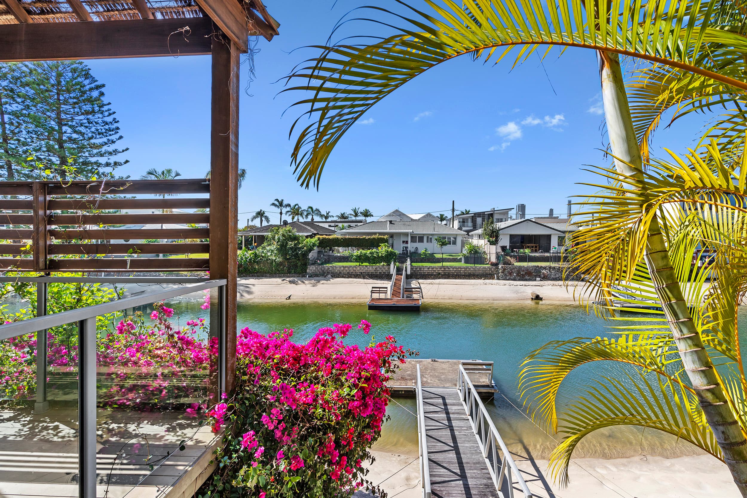 9 Monte Vista Court, Broadbeach Waters, Broadbeach Waters — photo 1 of 5