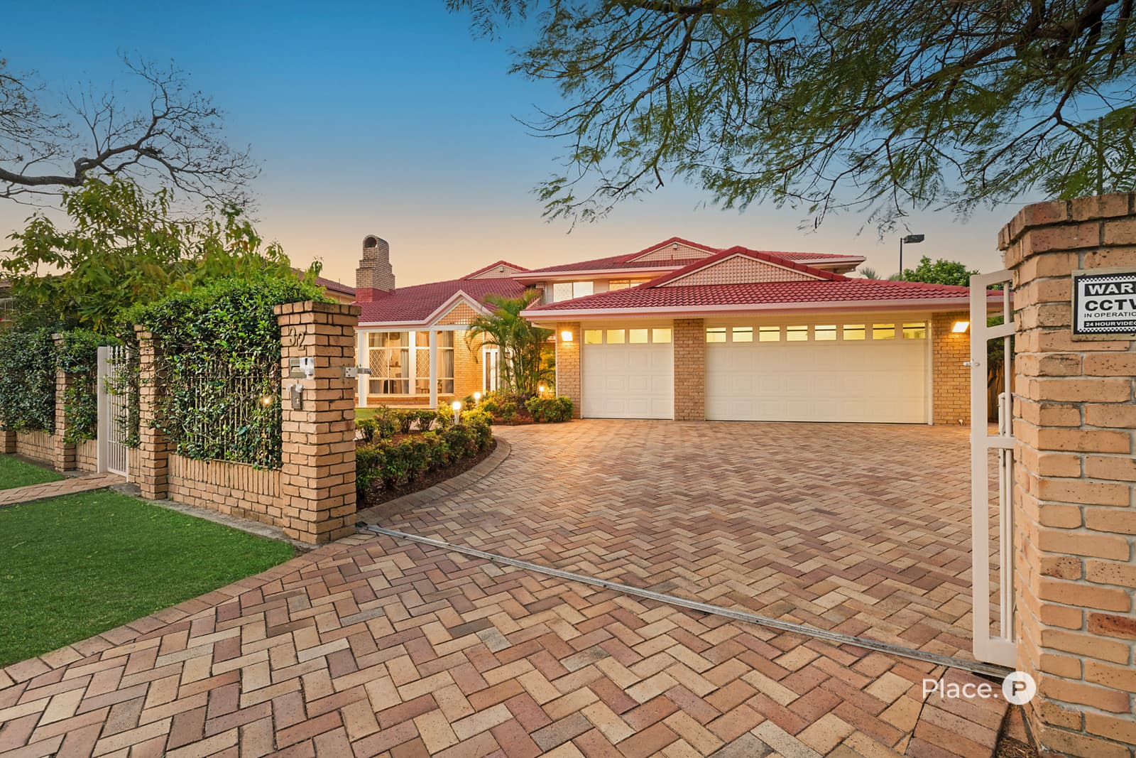 32 Delfin Drive, Macgregor, Macgregor — photo 1 of 5