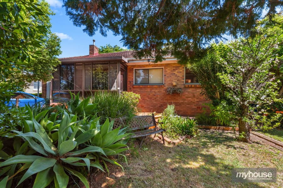 15 Helen Street, Newtown - Image 1