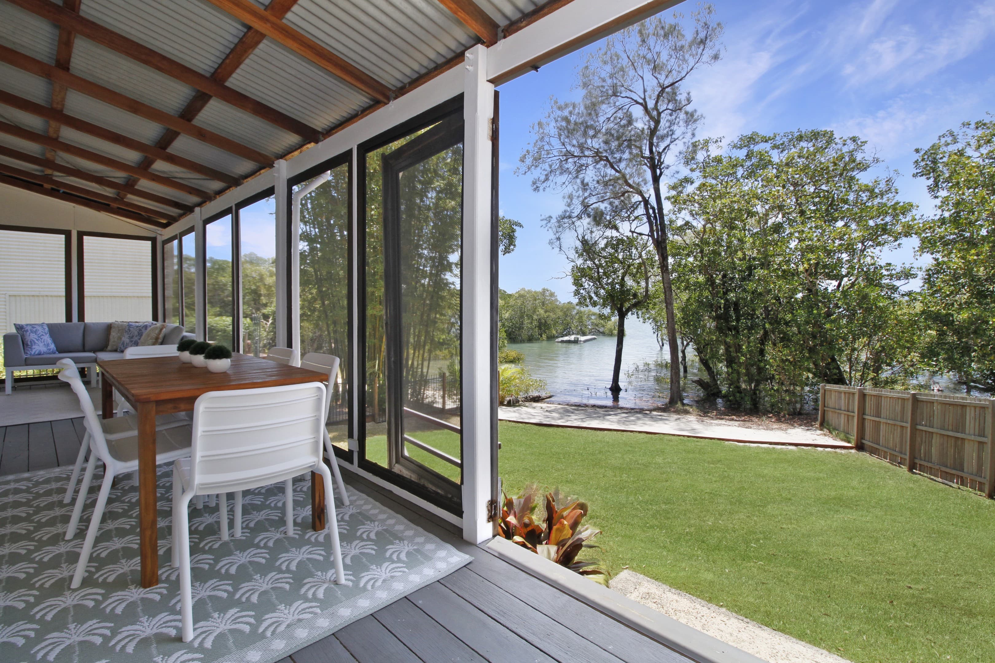 31 Calm Waters Cres, Macleay Island — photo 1 of 5