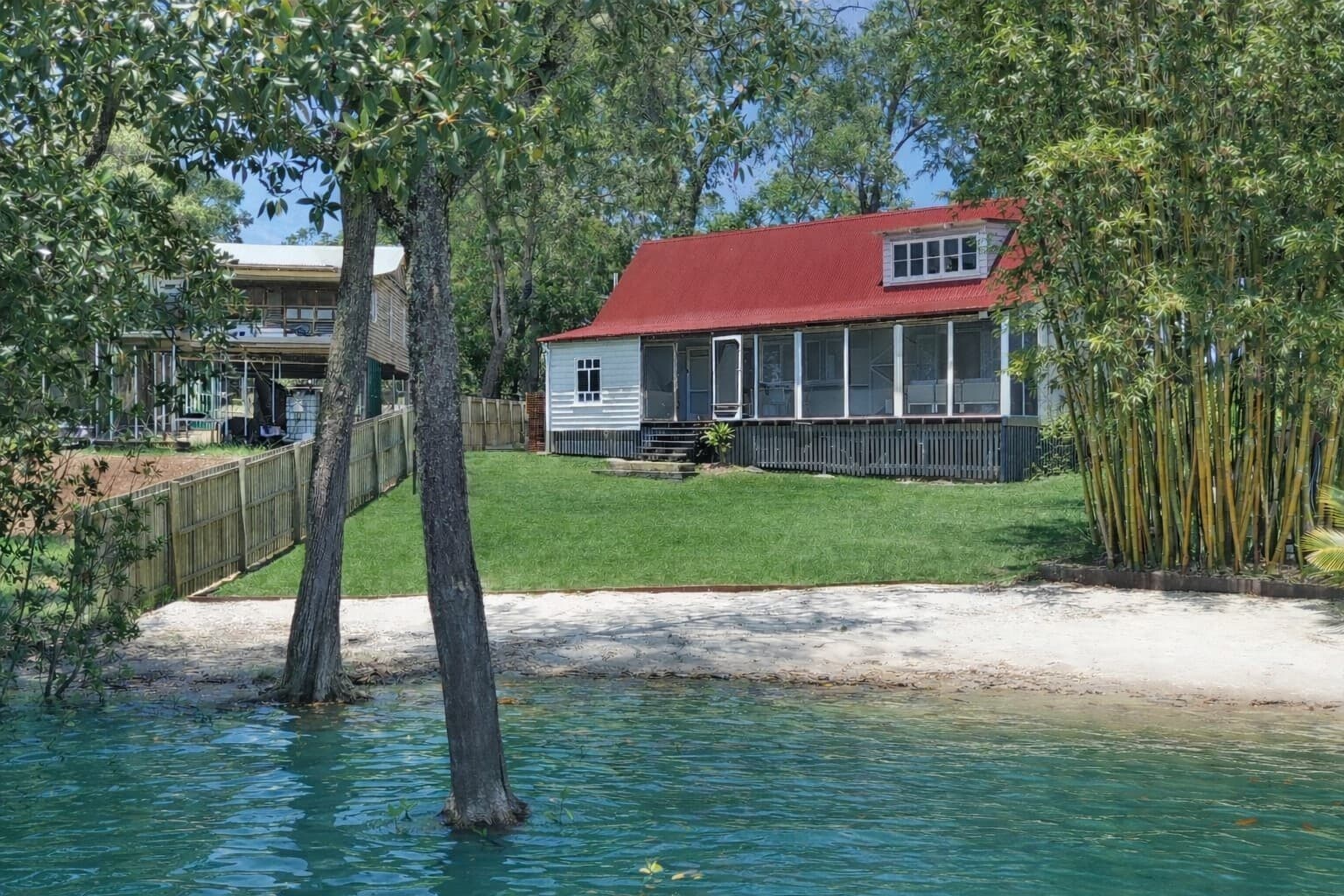 31 Calm Waters Cres, Macleay Island - Image 1