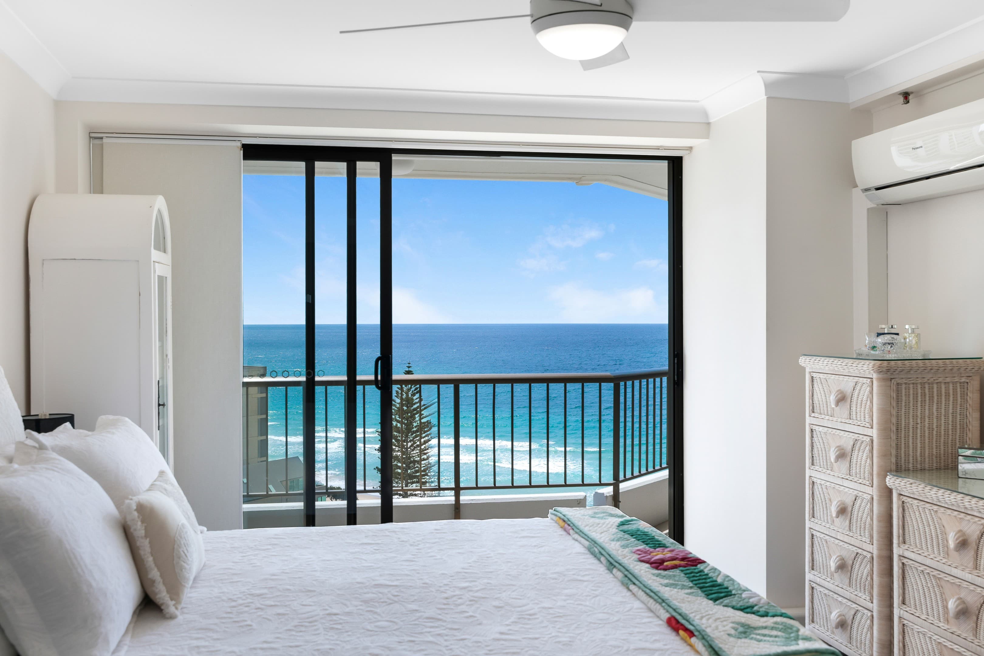 50/3554 Main Beach Parade, Main Beach, Main Beach — photo 1 of 5
