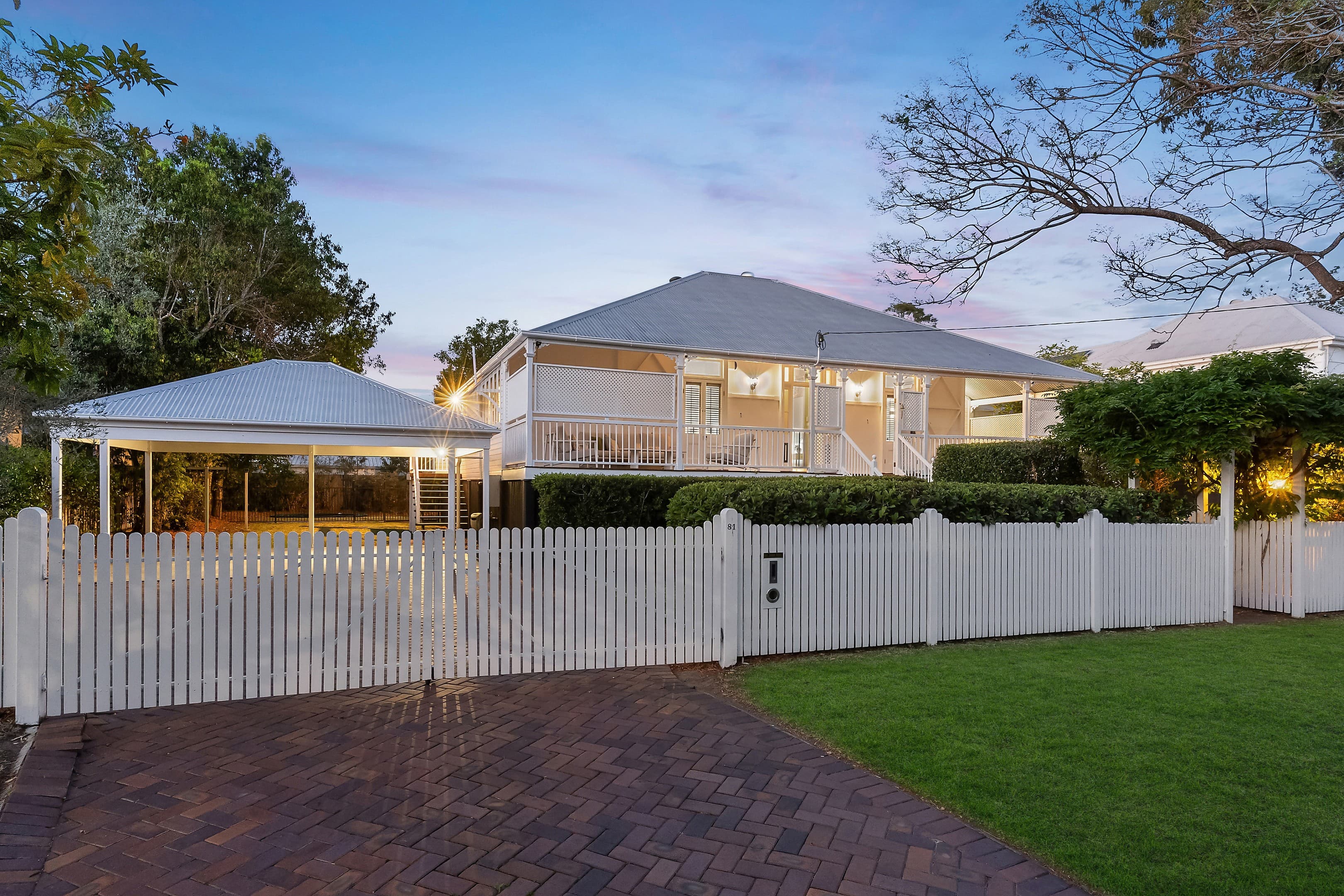 81 Kew Road, Graceville, Graceville — photo 1 of 5