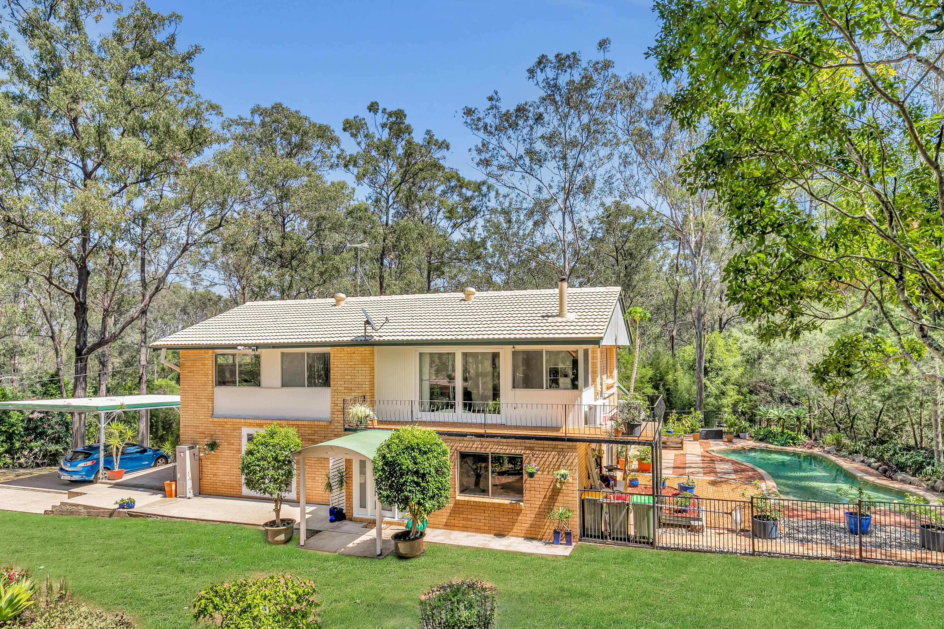 750 Hawkesbury Road, Anstead, Anstead — photo 1 of 5