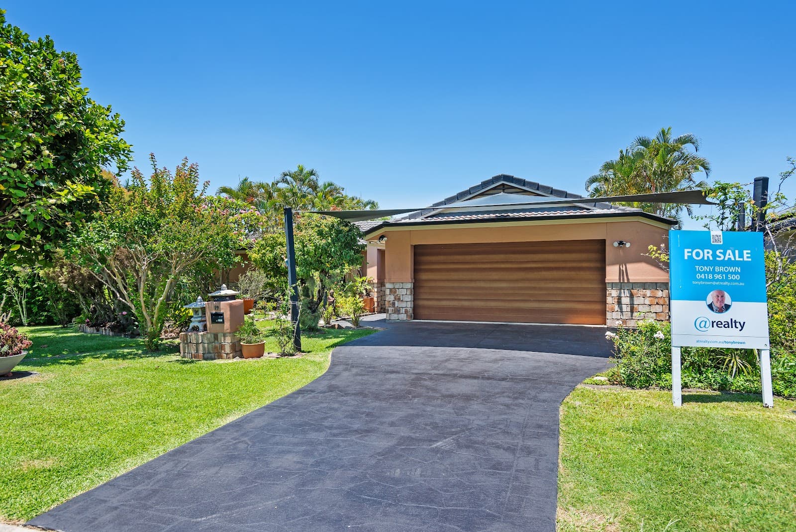 19 Maidenhead Court, Oxenford — photo 1 of 5