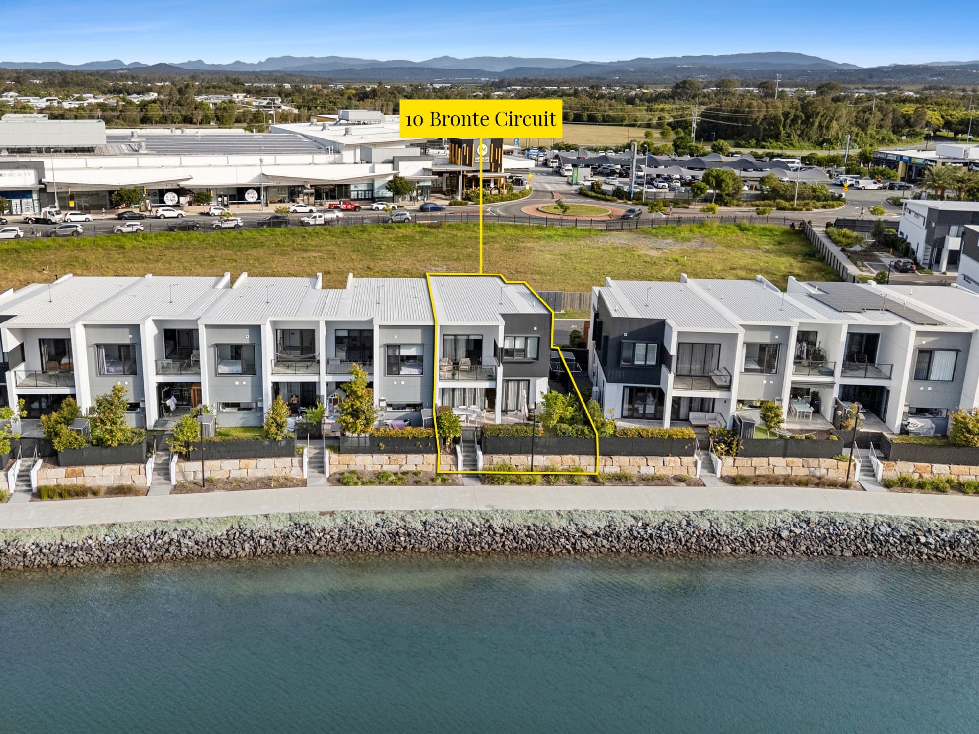 10 Bronte Circuit, Hope Island — photo 1 of 5