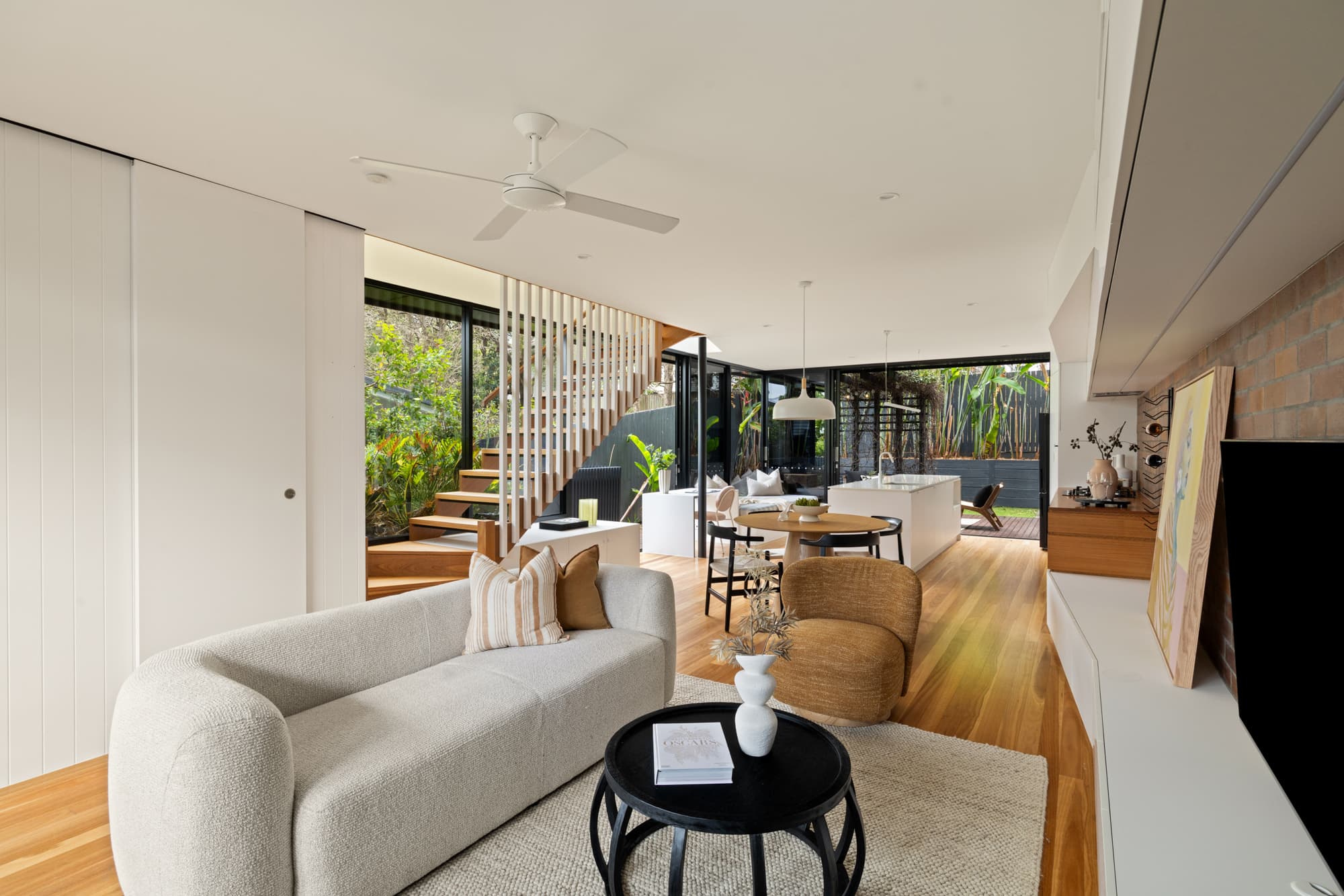 1/12 Longfellow Street, Norman Park — photo 1 of 5