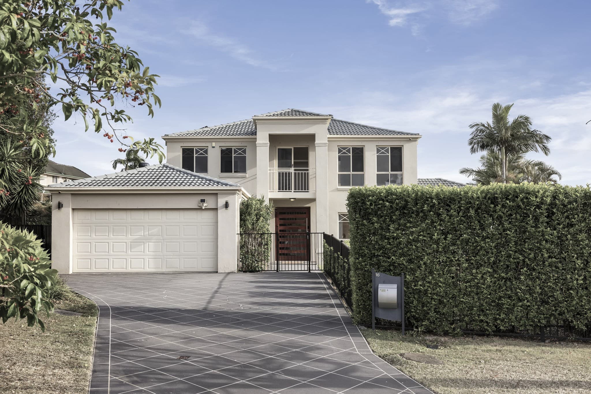 16 Spanish Court, Carindale — photo 1 of 5