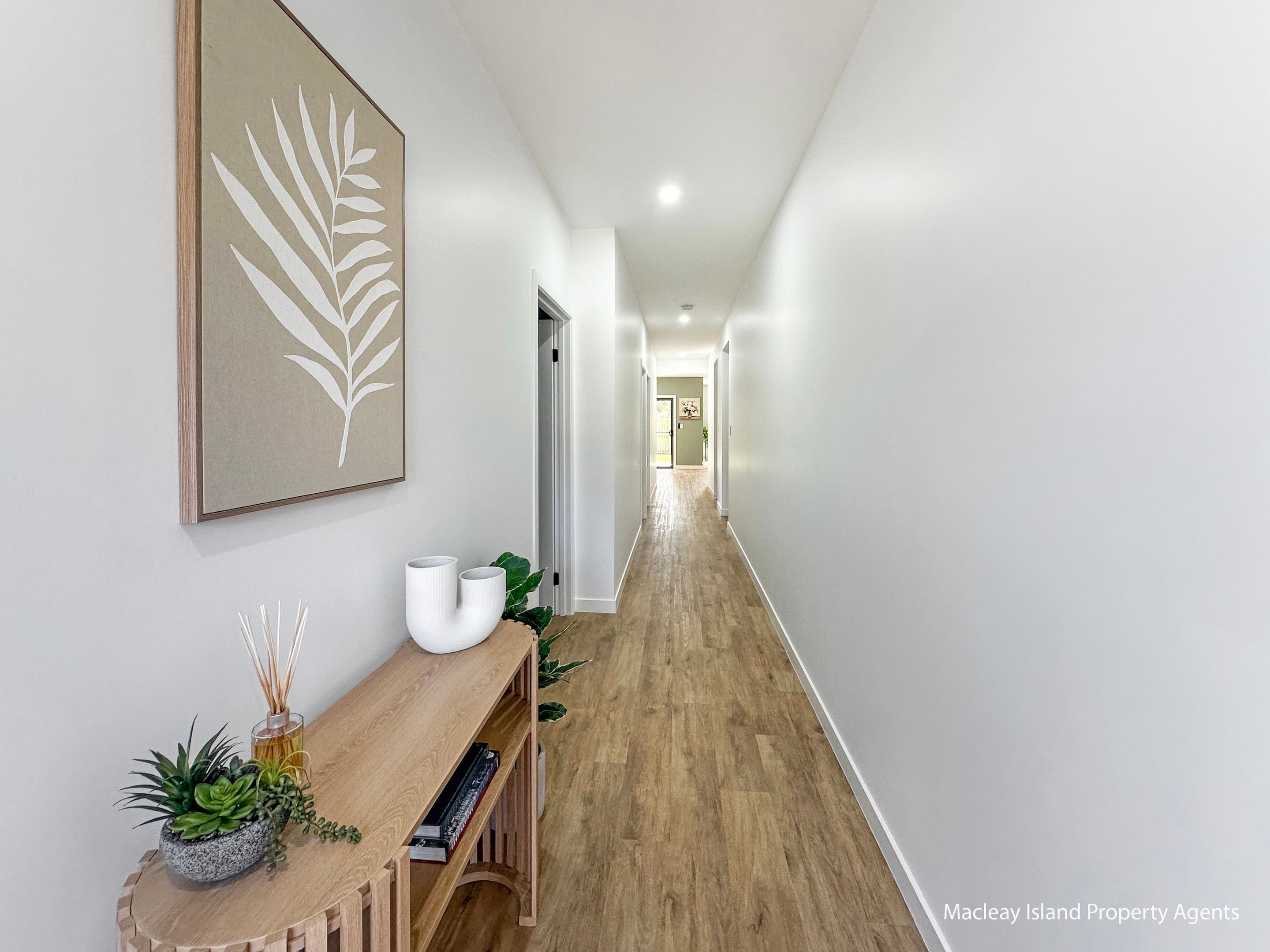 25 Betty Street, Macleay Island - Image 1