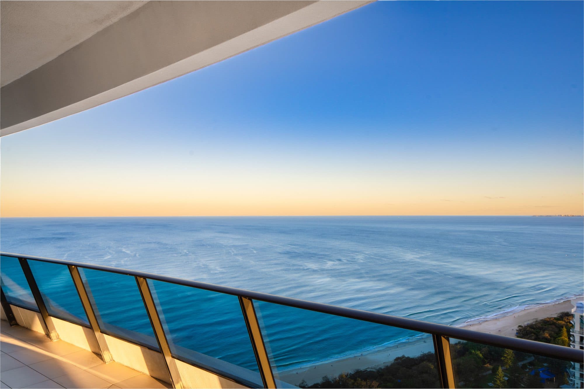 4204/1 Oracle Boulevard, Broadbeach - Image 1