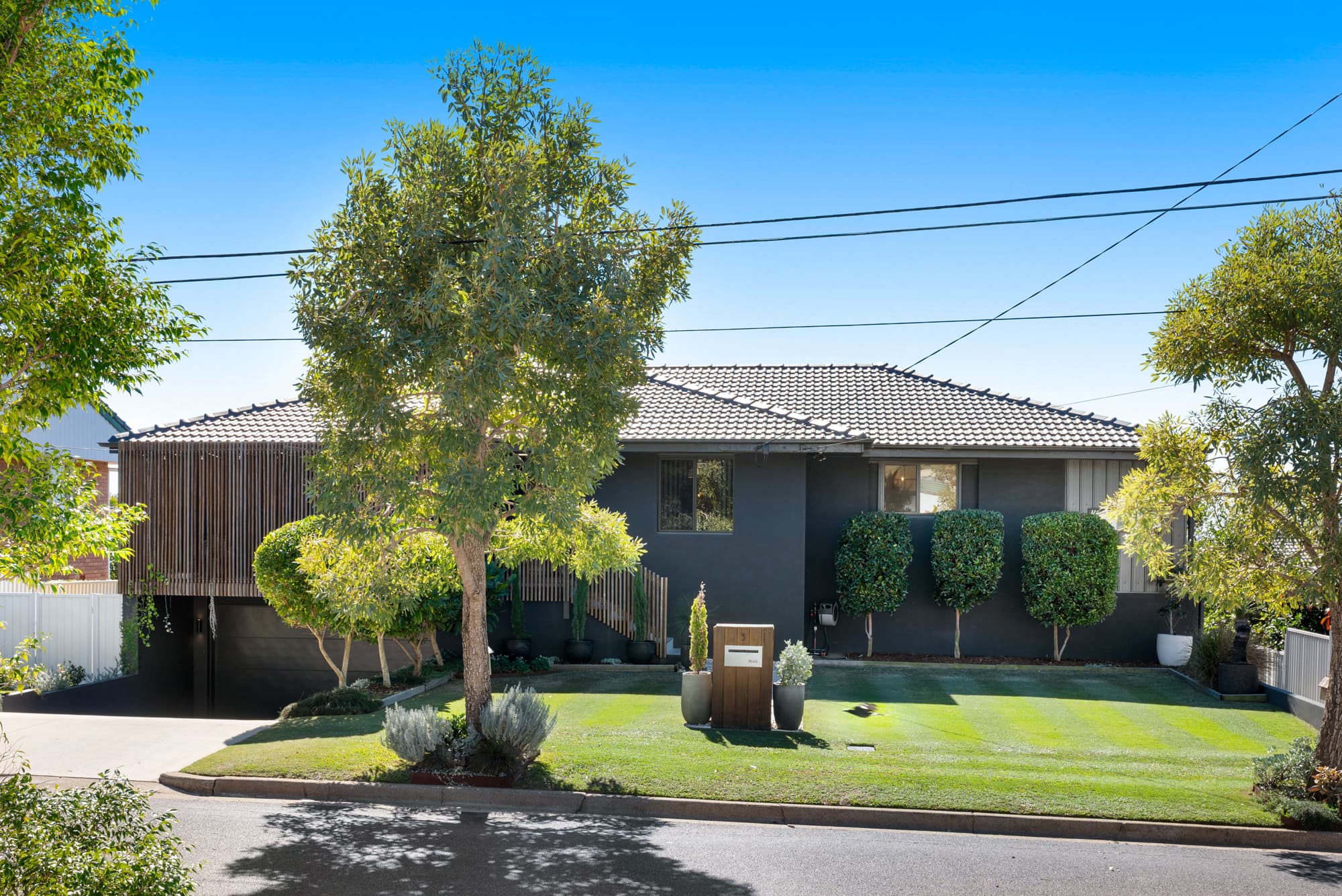 3 Danina Street, Mansfield — photo 1 of 5