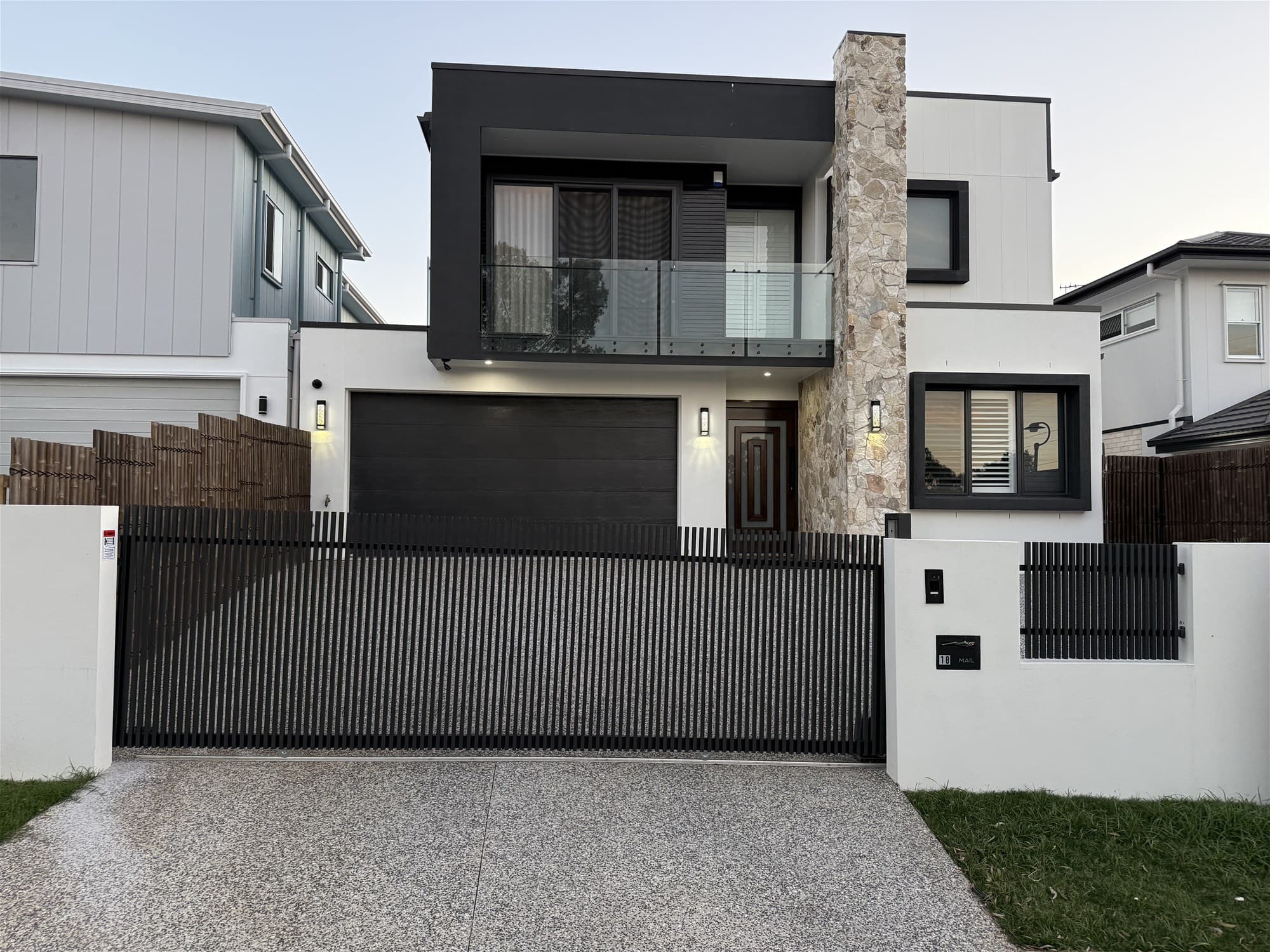 18 BOWERS STREET, Eight Mile Plains — photo 1 of 5