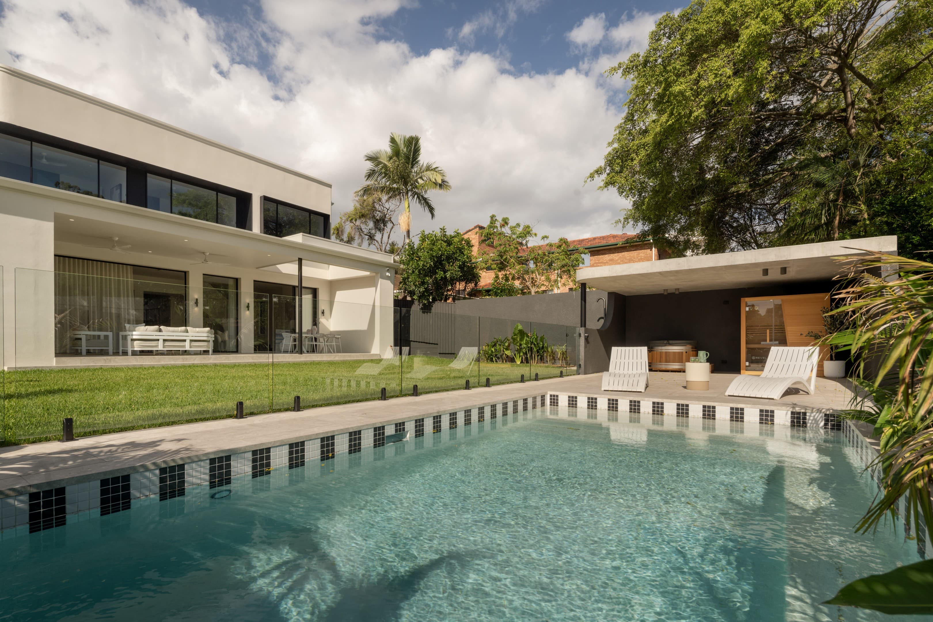 28 Pavo Street, Camp Hill — photo 1 of 5