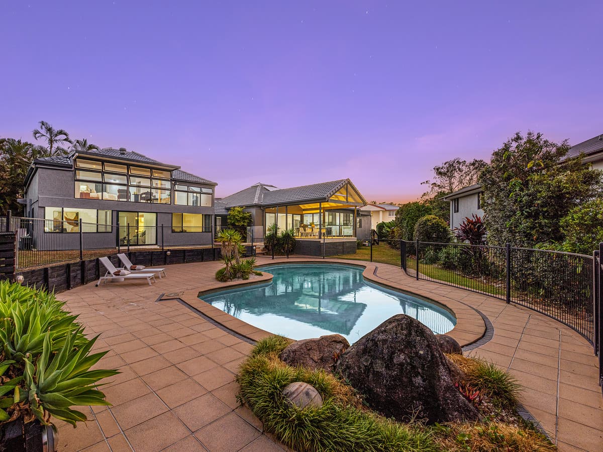 2 Wills Court, Mount Ommaney — photo 1 of 5
