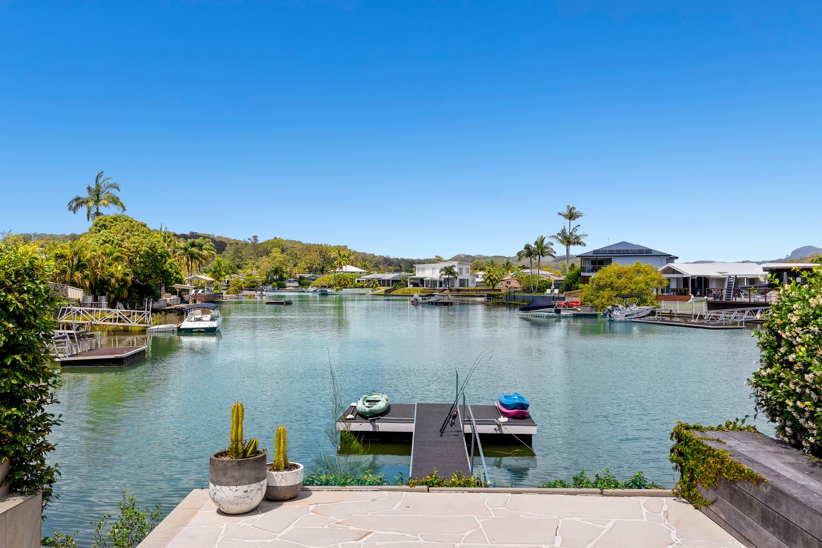 4 Bradshaw Drive, Currumbin Waters — photo 1 of 5
