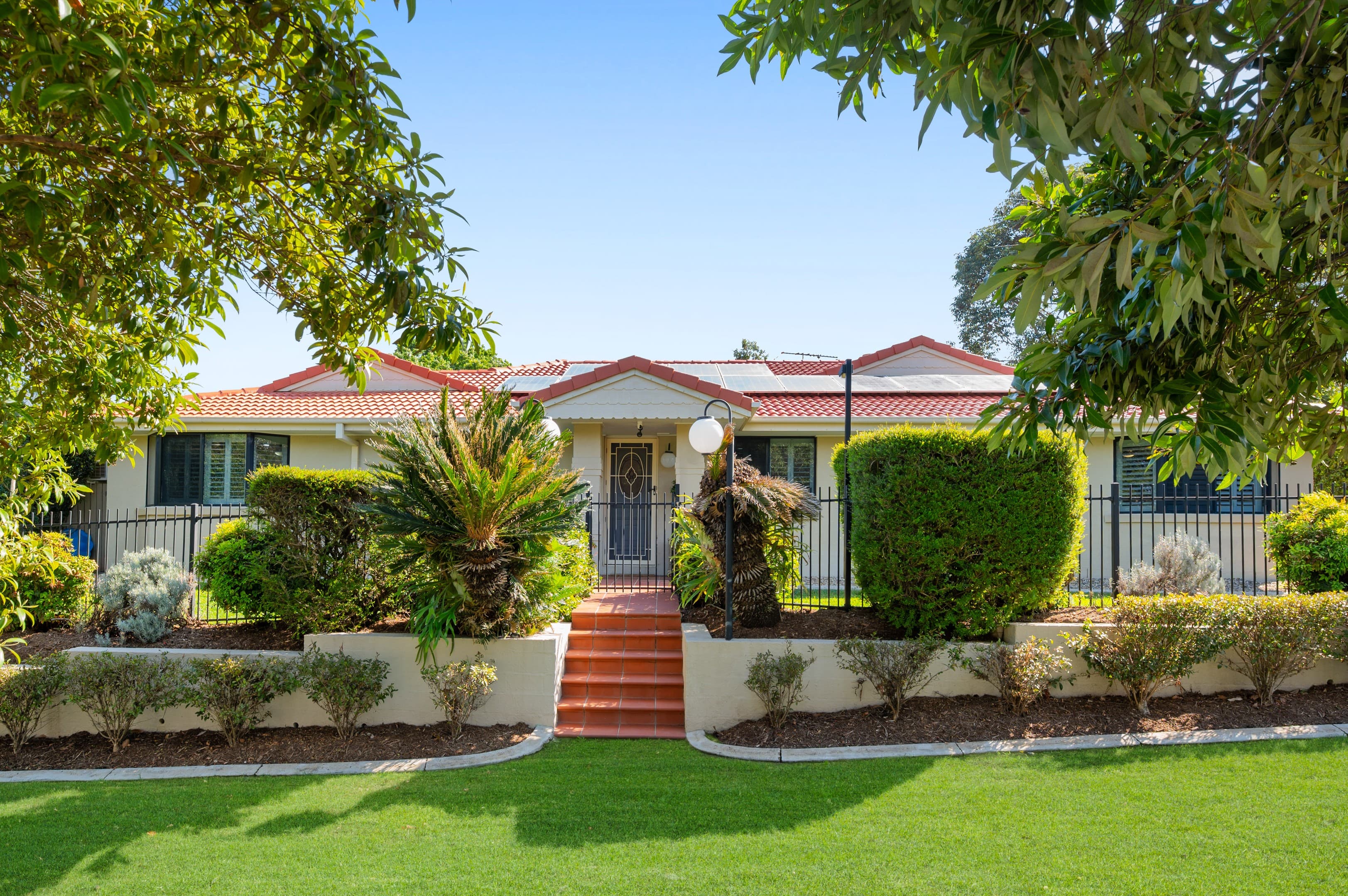 2 Sandpiper Place, Wishart — photo 1 of 5