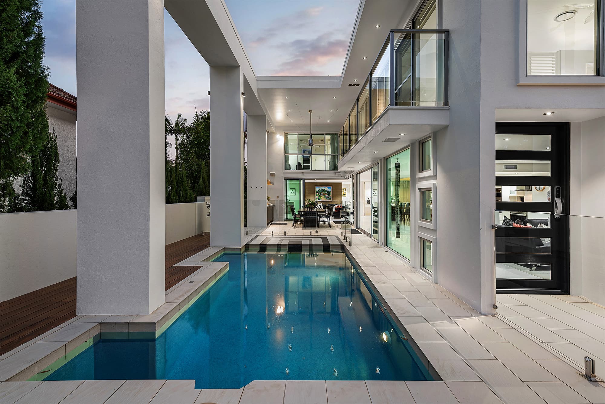 322 Brisbane Corso, Yeronga — photo 1 of 5