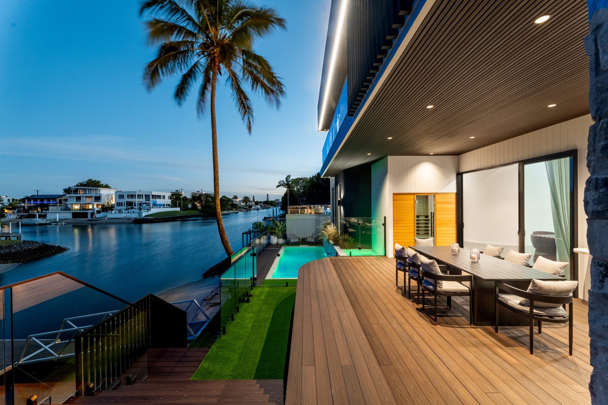 26 Key West, Broadbeach Waters — photo 1 of 5