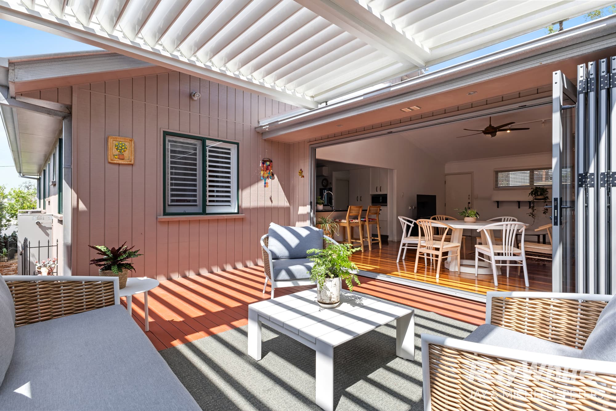 14 Agnes Street, Shorncliffe — photo 1 of 5