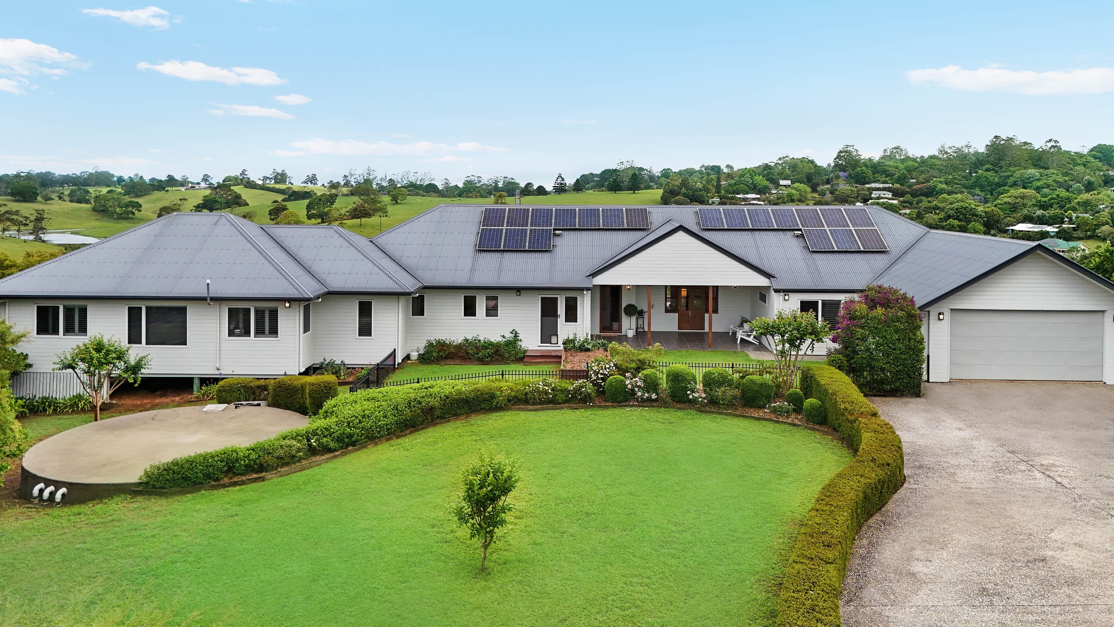 25 Mahogany Place, Maleny — photo 1 of 5