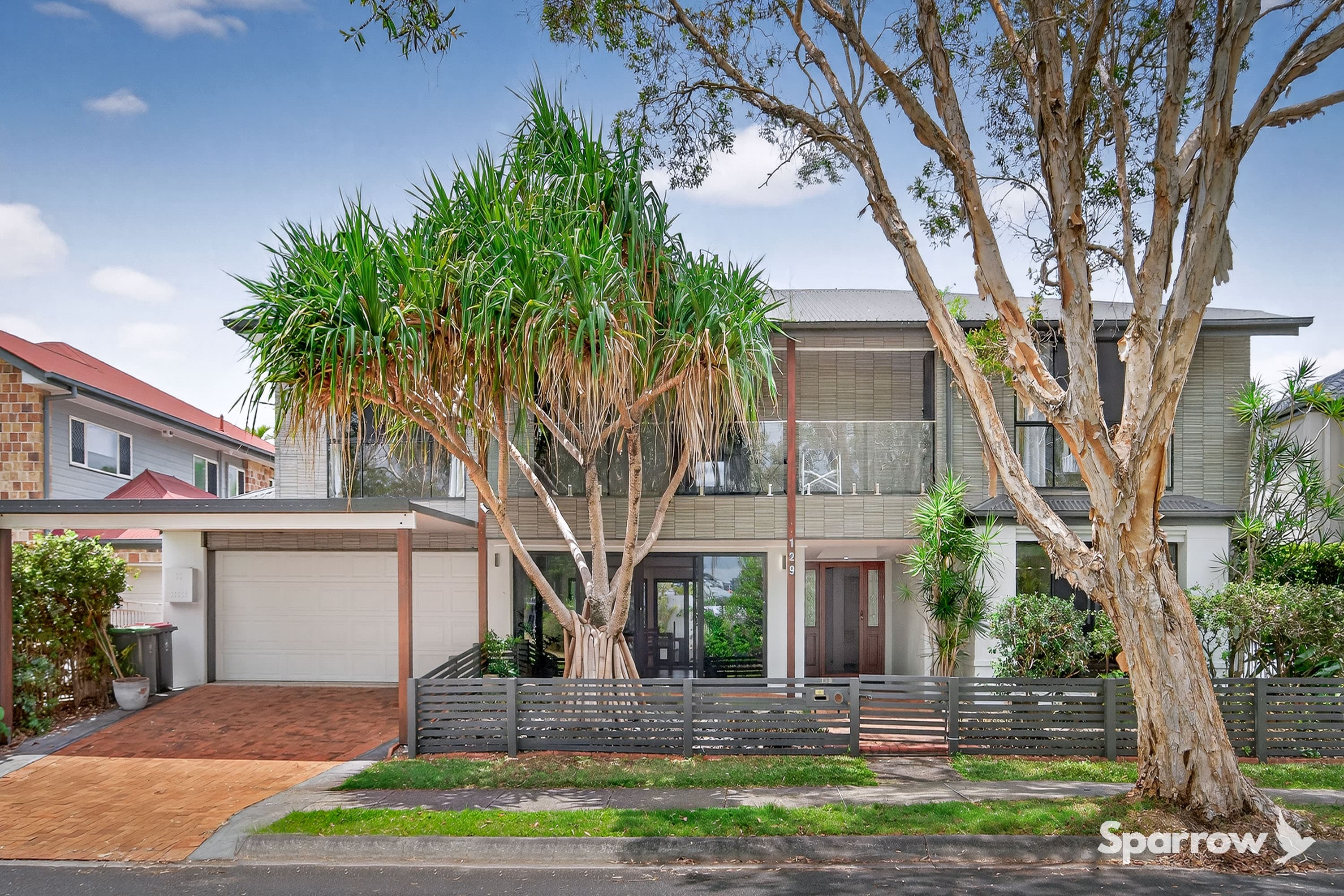 129 Coutts Street, Bulimba — photo 1 of 5