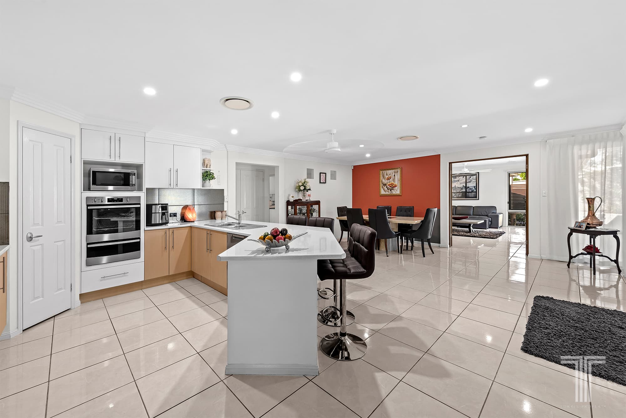 1 Bushlark Way, Carindale — photo 1 of 5