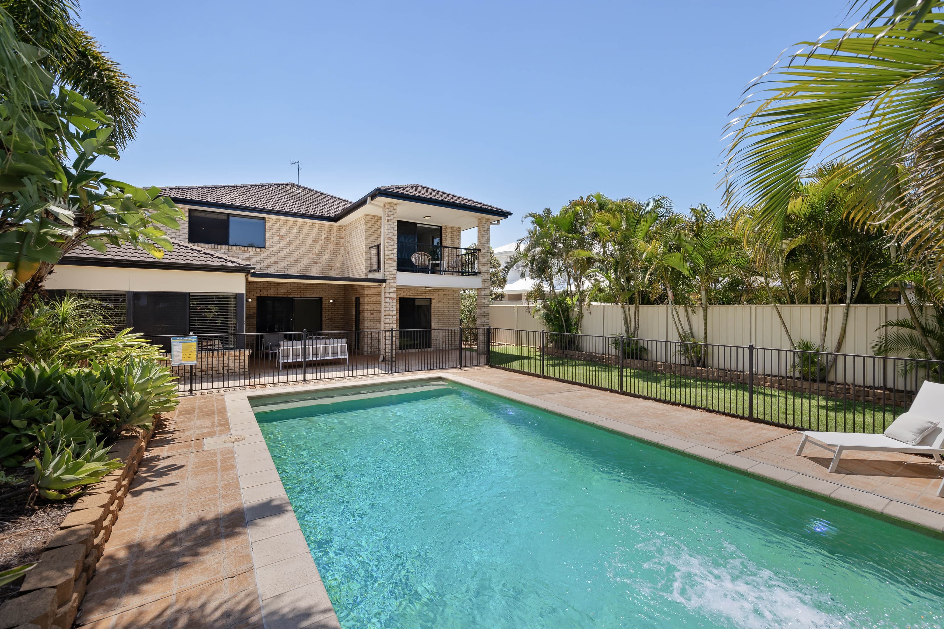 33 Kimbolton Drive, Redland Bay — photo 1 of 5