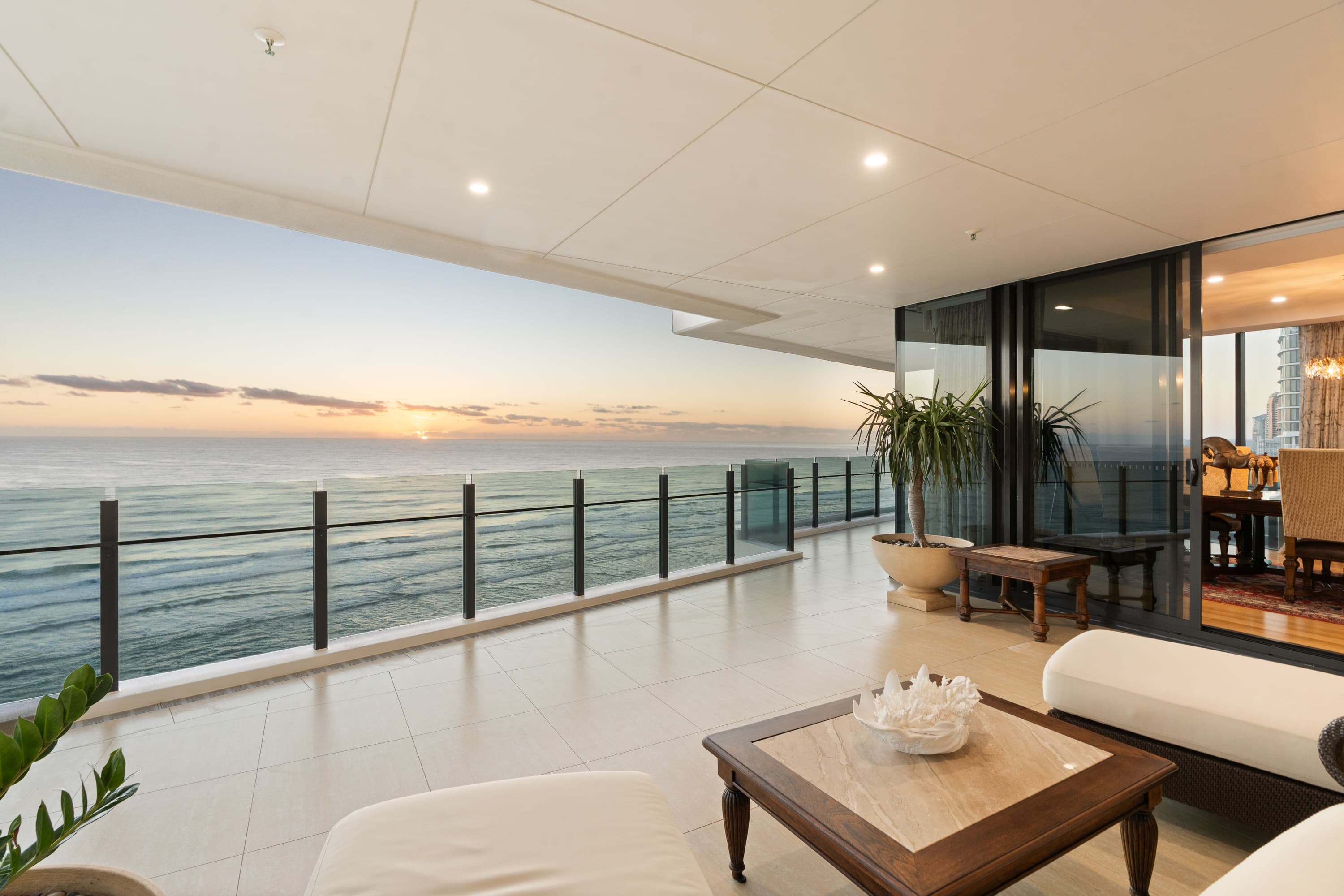 17/116 The Esplanade, Surfers Paradise - Image 1