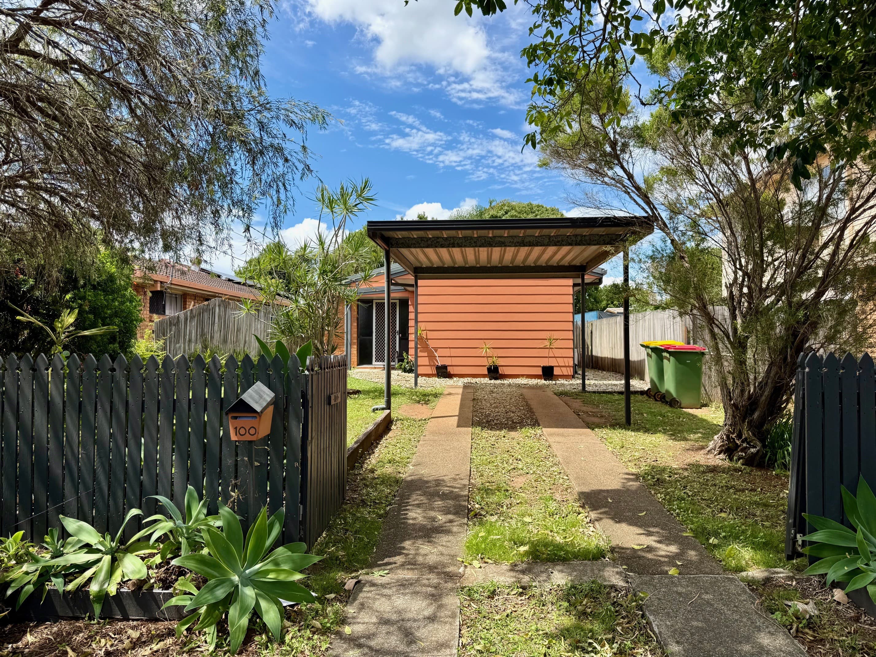 100 Bainbridge Street, Ormiston, Ormiston — photo 1 of 5
