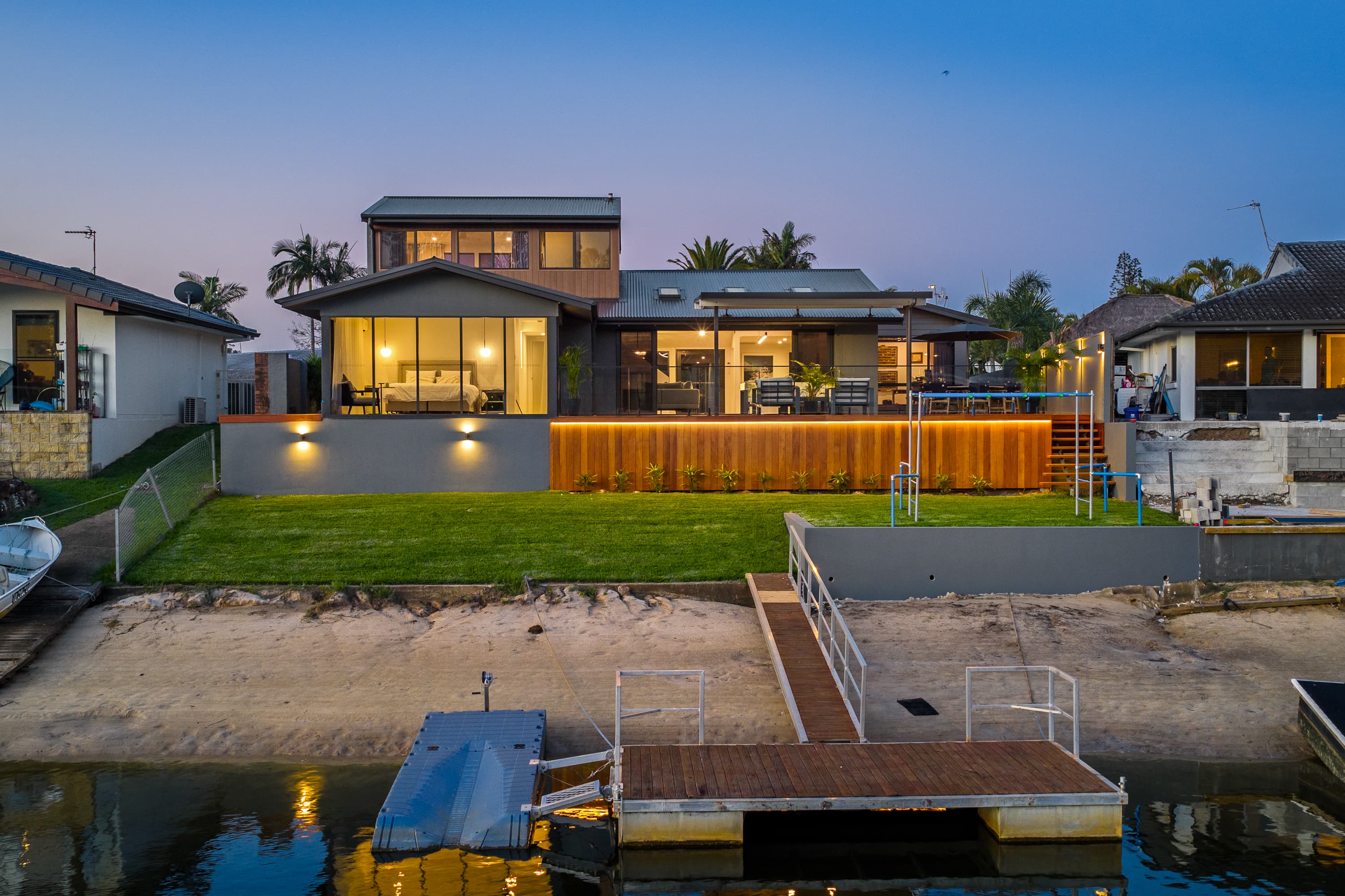 6 Huon Street, Broadbeach Waters, Broadbeach Waters — photo 1 of 5