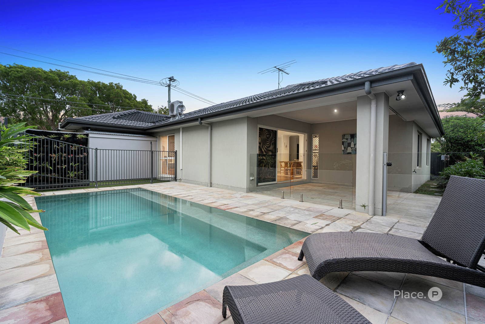 91 Hindes Street, Lota, Lota — photo 1 of 5