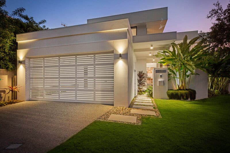 22 Tawarri Crescent, Burleigh Heads — photo 1 of 5