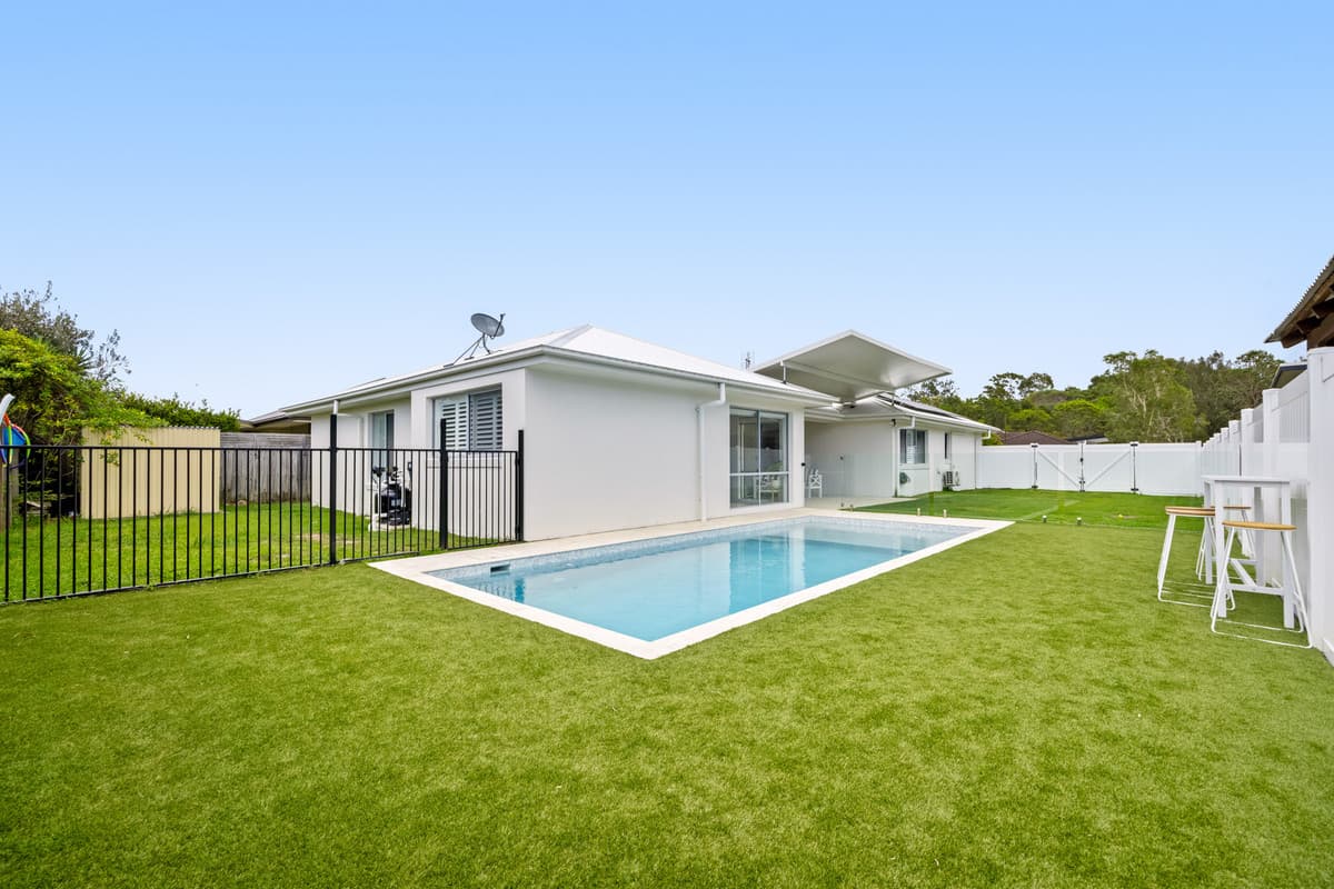 11 Gippsland Place, Caloundra West — photo 1 of 5