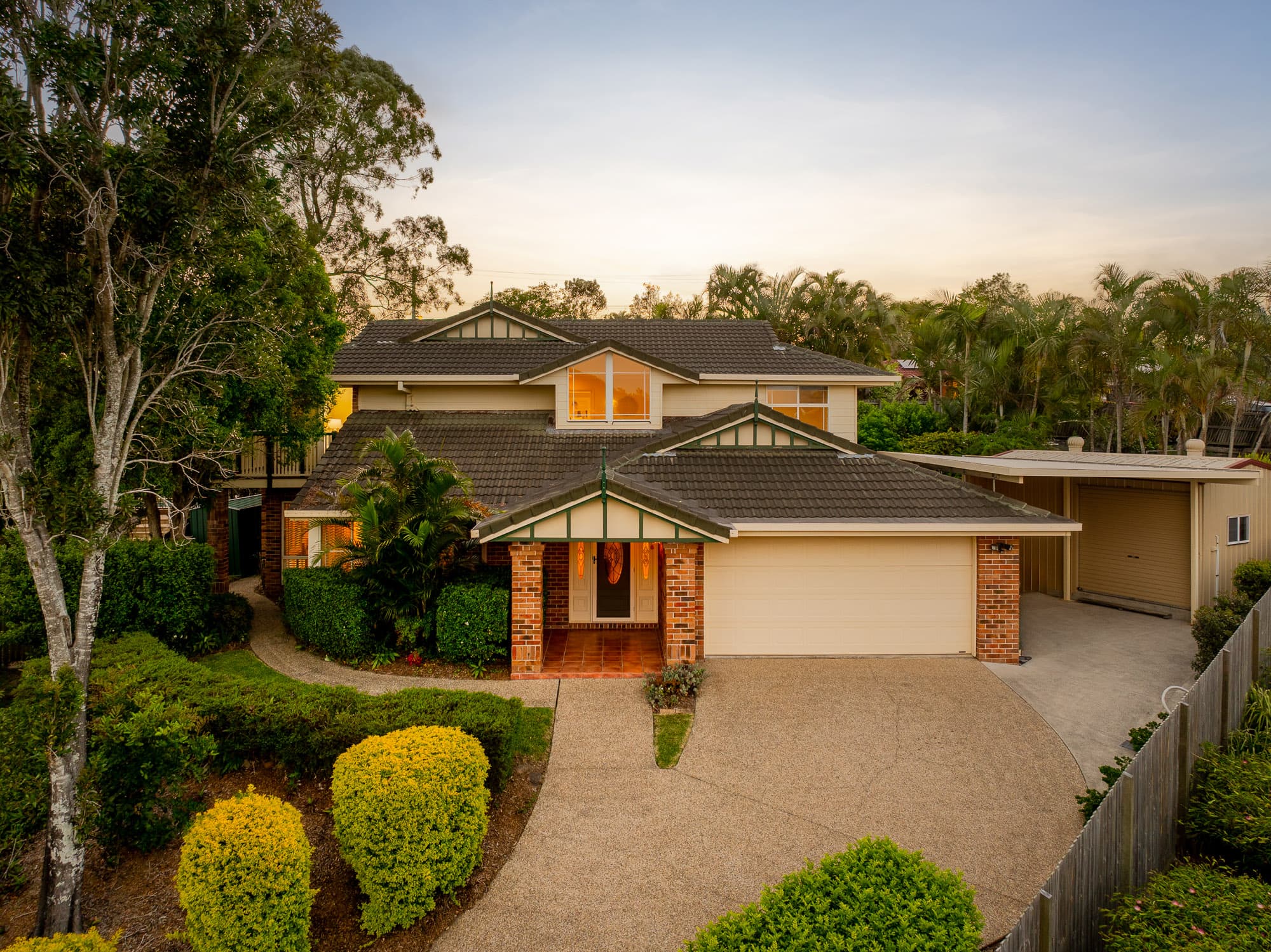 8 Job Place, Arana Hills, Arana Hills — photo 1 of 5