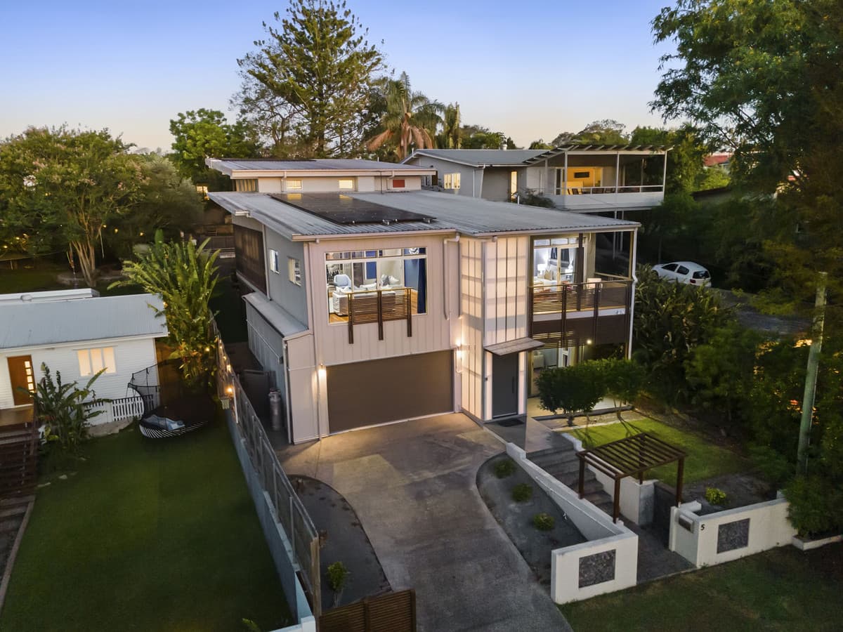 5 Yvonne Street, Yeronga - Image 1