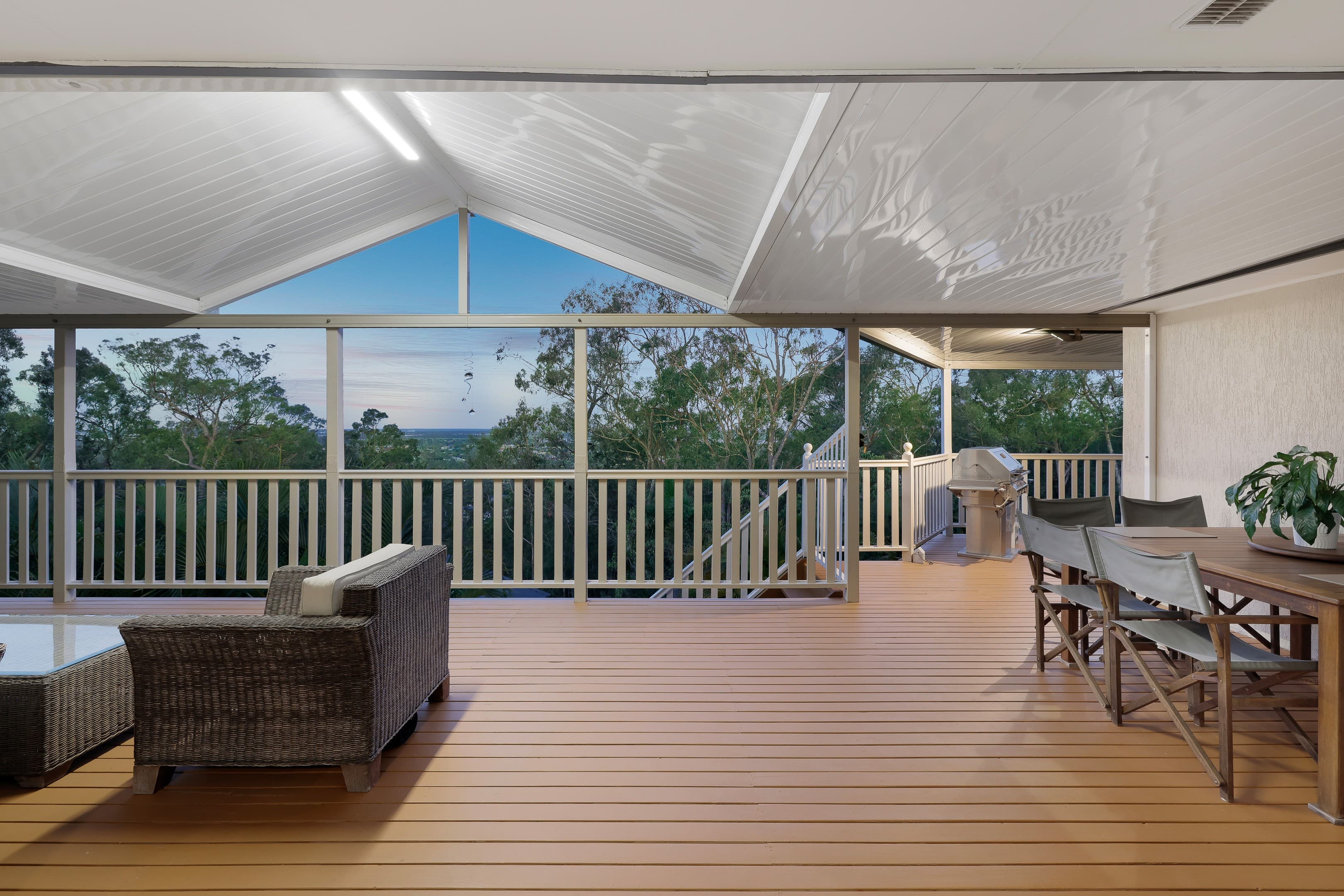 23 Highvale Drive, Helensvale, Helensvale — photo 1 of 5