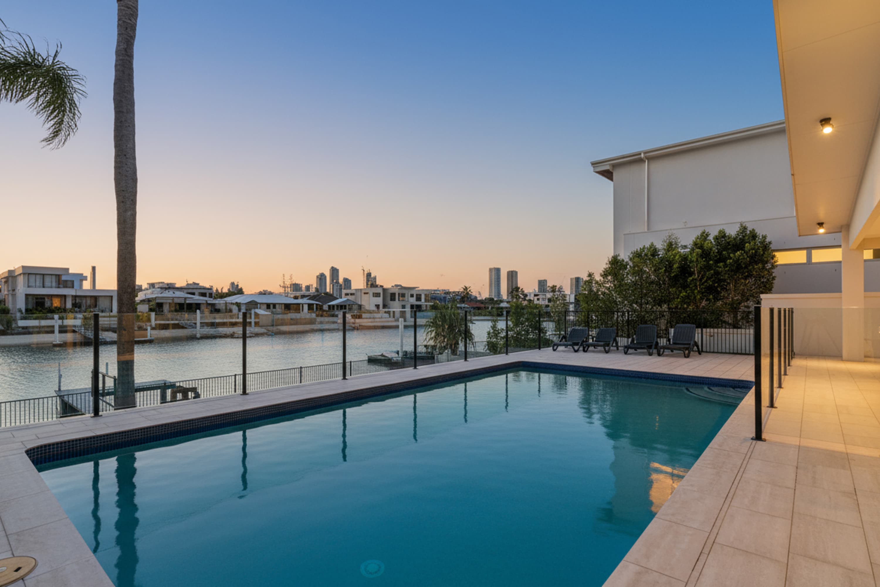 91 T E Peters Drive, Broadbeach Waters — photo 1 of 5