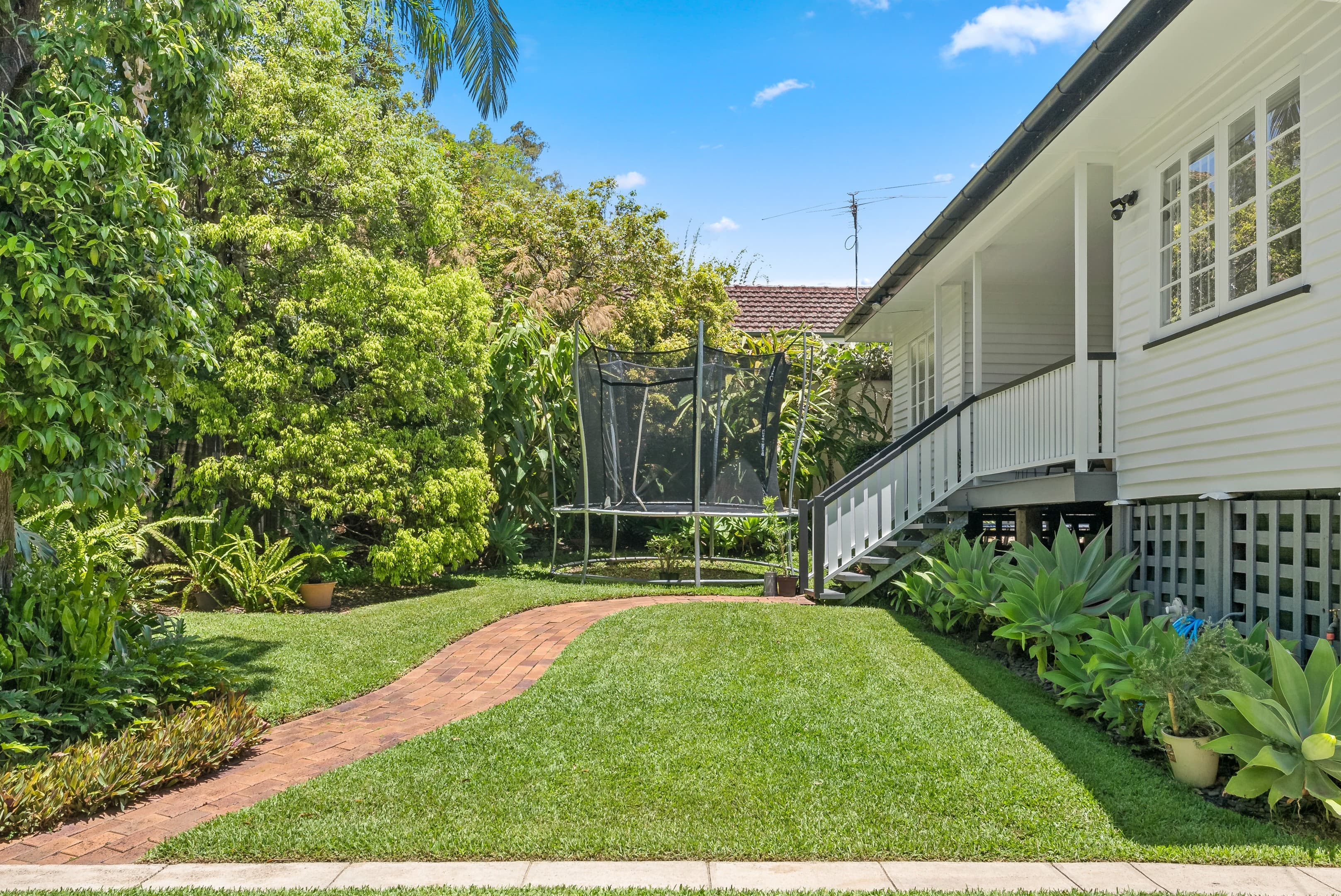 20 Gordon Road, Bardon, Bardon — photo 1 of 5