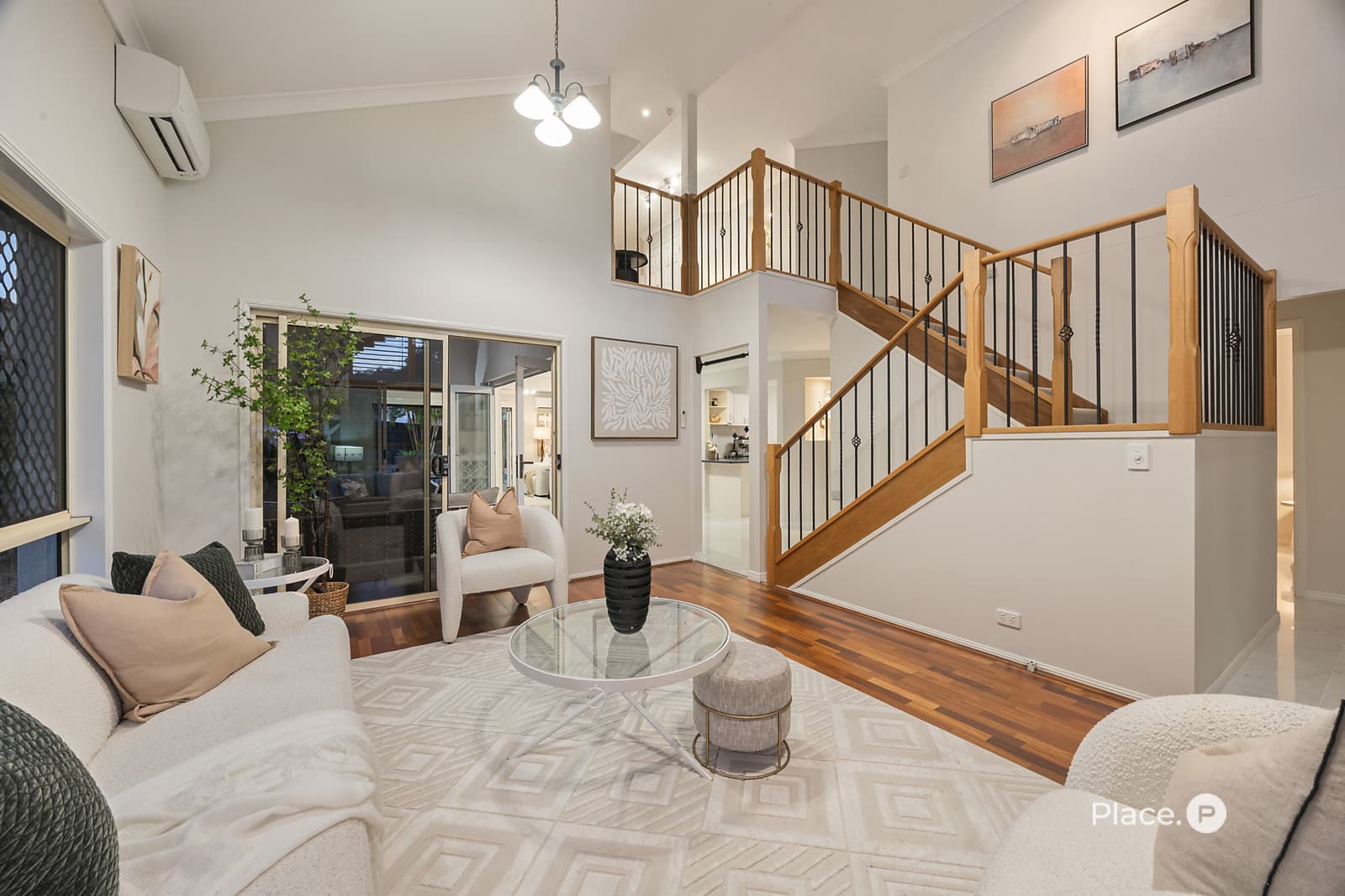 40 Clearmount Crescent, Carindale, Carindale — photo 1 of 5