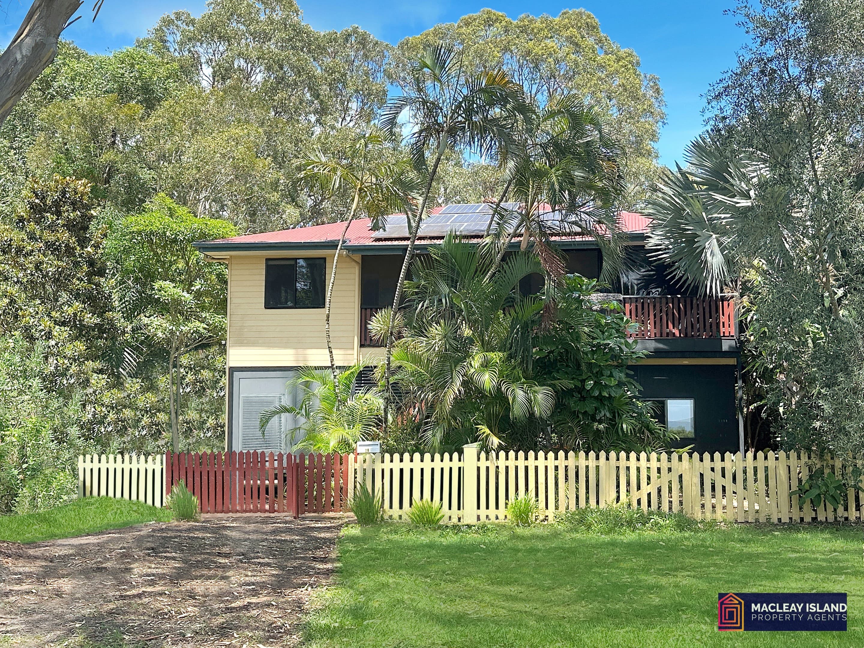 28 Beelong Street, Macleay Island - Image 1