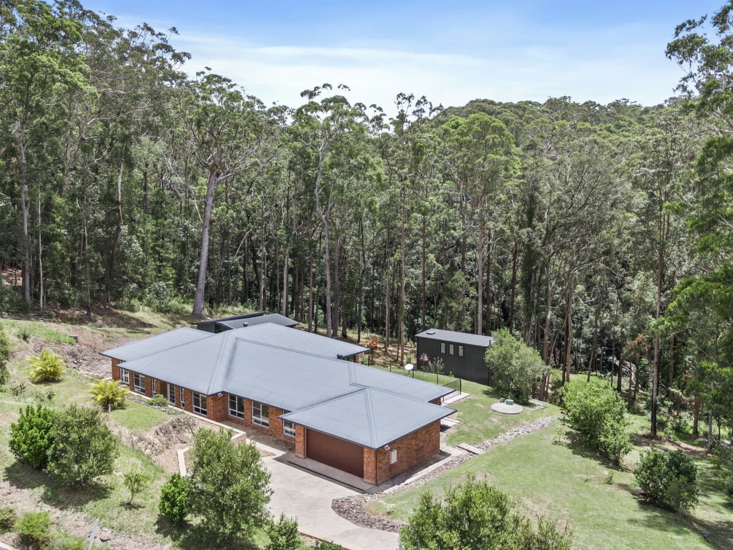 25 Tanaka Avenue, Bonogin — photo 1 of 5