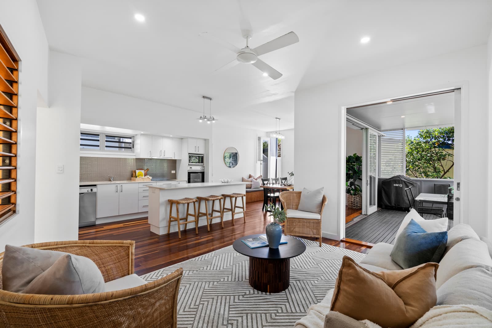 1/37 George Nothling Drive, Point Lookout, Point Lookout — photo 1 of 5